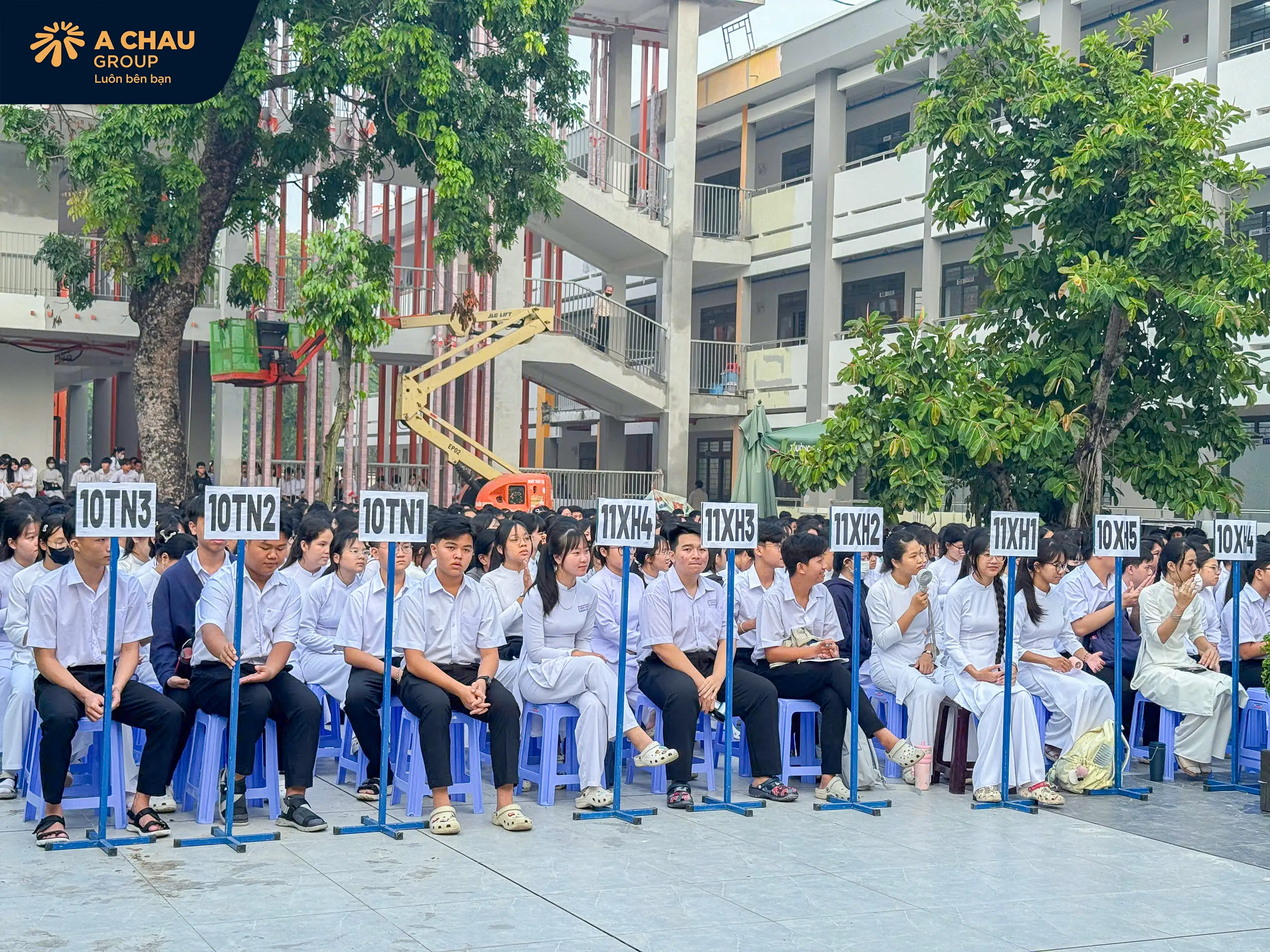 Học sinh trường THPT Trung Phú tham gia trả lời câu hỏi