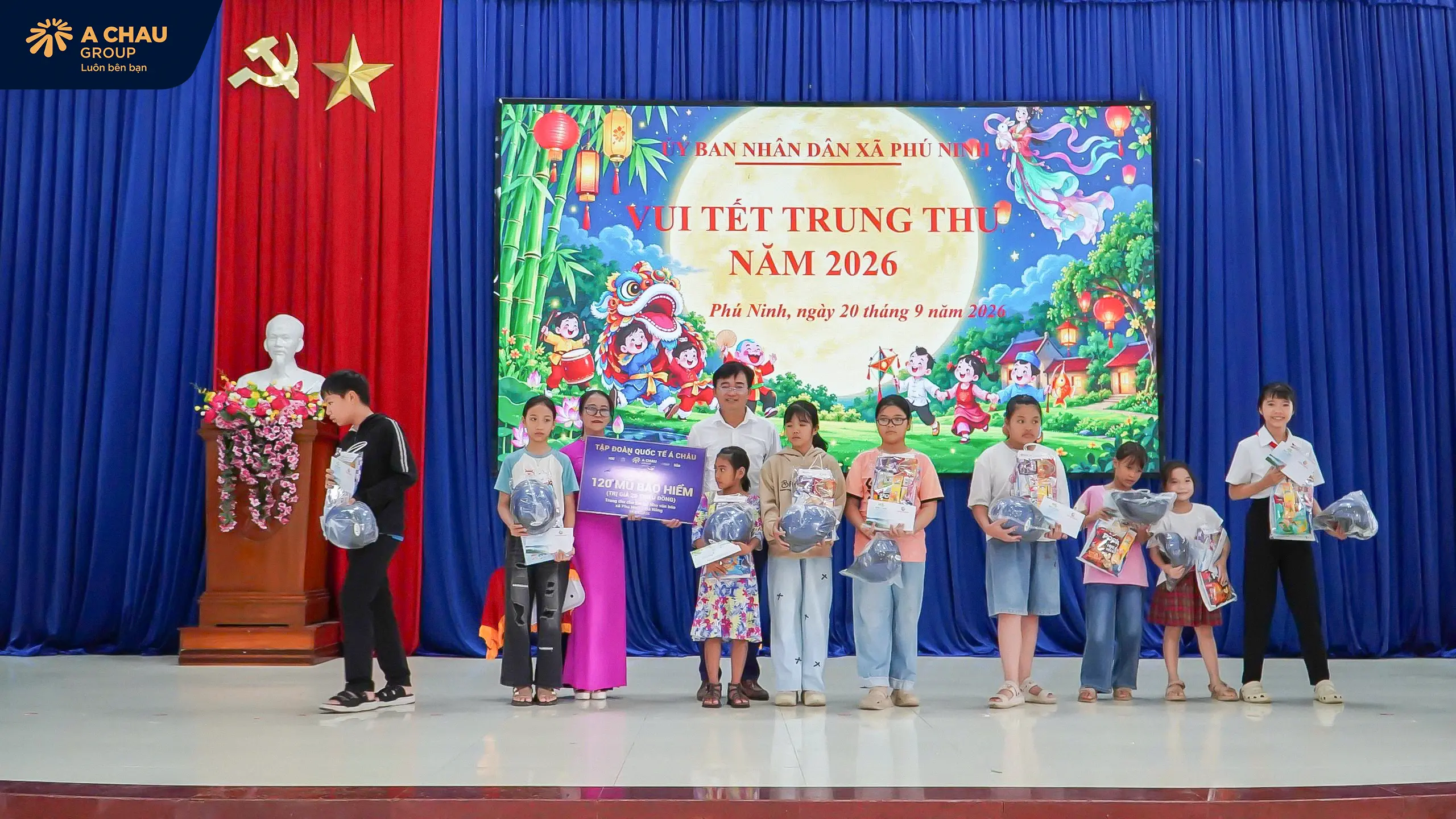 Á Châu GROUP đồng hành “vui tết trung thu”, trao tặng 120 chiếc nón bảo hiểm tại Đà Nẵng 