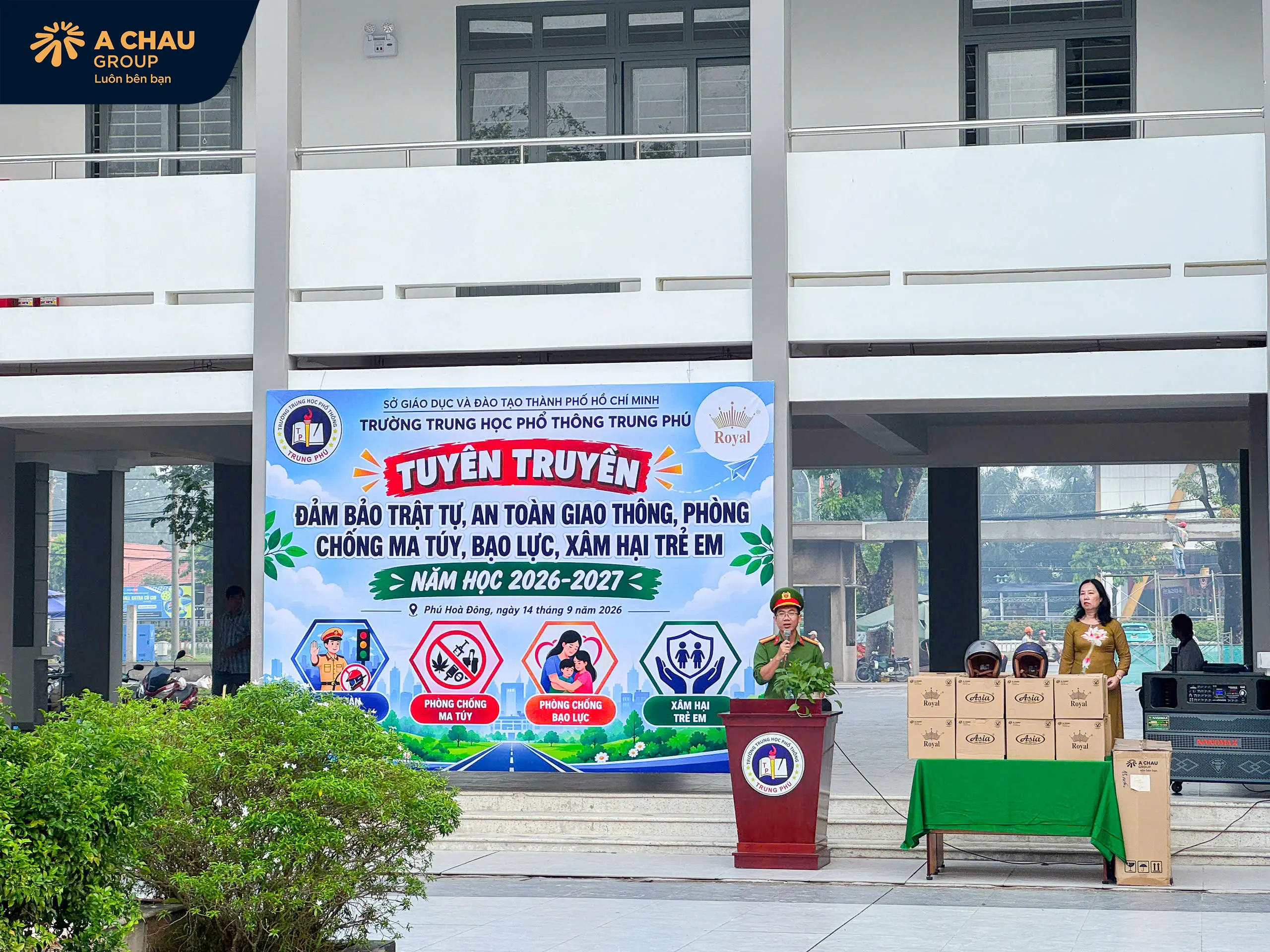Toàn cảnh chương trình tuyên truyền tại trường THPT Trung Phú