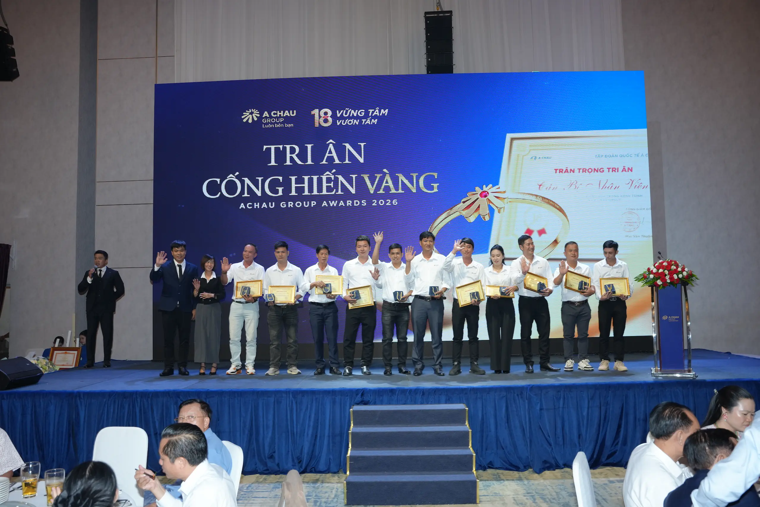 Ghi nhận những đóng góp của đội ngũ cán bộ, công nhân viên