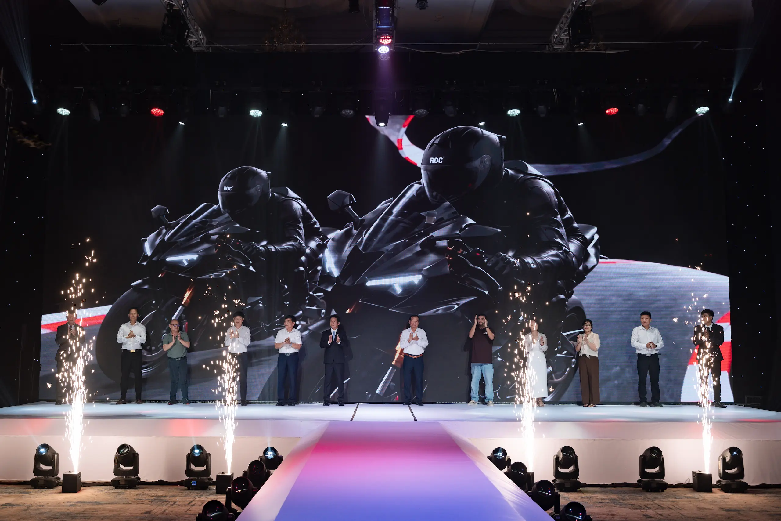 Á Châu Group ra mắt sản phẩm ROC với chủ đề “Race of Champions – Vị thế dẫn đầu” 8 ROC tinh hoa công nghệ kiến tạo vị thế dẫn đầu